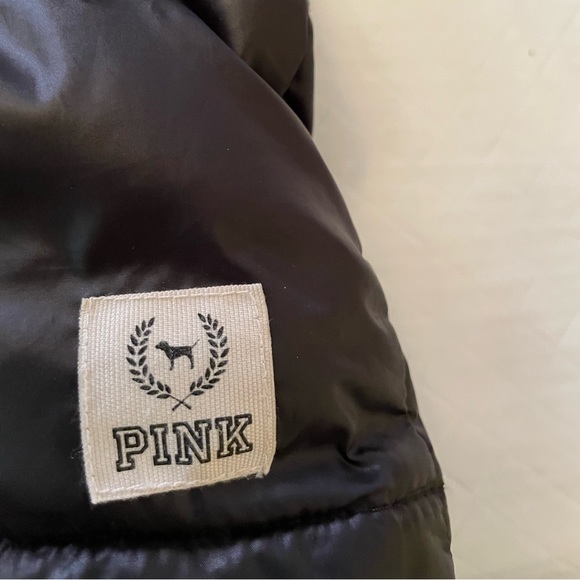 ❣️ $29.00 ❣️Pink Victoria Secret polyfill Black and Silver Warm Cuddly Vest. - Picture 7 of 12